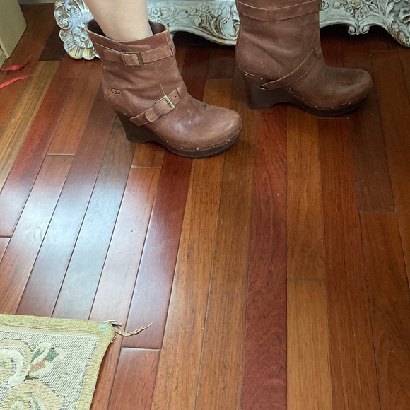 pair of Ugg boots - Picture 8 of 8